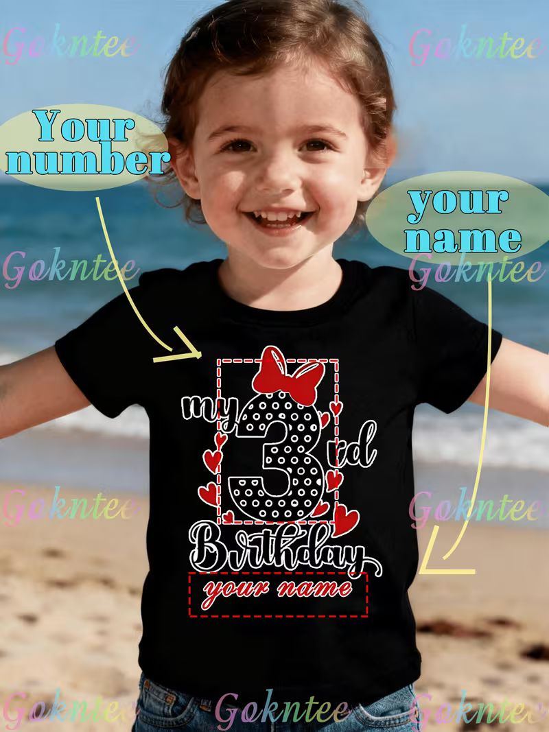 Camiseta de cumpleaños infantil de color negro ,personalizable ,(se  le puede poner el dia del cumpleaños y el nombre del que cumple)   hay  mas colores, amarillo, verde, blanco y rojo diseño Minnie Mouse - Soñando en Azul