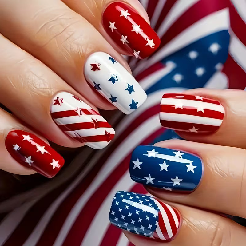 Uñas Postizas Patrióticas 4 de Julio | Estrellas Rojo, Blanco y Azul | 24 Piezas con Pegamento