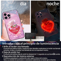 Funda  para teléfono iPhone Fresa Love de día y de noche con luz LED activada por sonido — 7 colores cambiantes