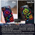 "Funda para teléfono con rosas — comparación de cómo se ve de día y de noche con las luces LED encendidas"