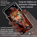 Funda de teléfono con iluminación inteligente 7 colores — diseño leopardo con ojos azules, se ilumina con llamadas, música y mensajes