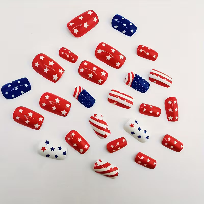 Uñas Postizas Patrióticas 4 de Julio | Estrellas Rojo, Blanco y Azul | 24 Piezas con Pegamento