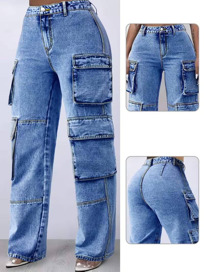 Jean cargo de mujer azul lavado, con vista completa y detalles de la cintura y los bolsillos laterales
